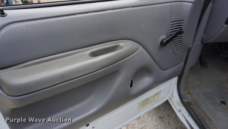 image for item DB6032 1995 Ford F450 truck cab and chassis