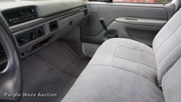 image for item DB6032 1995 Ford F450 truck cab and chassis