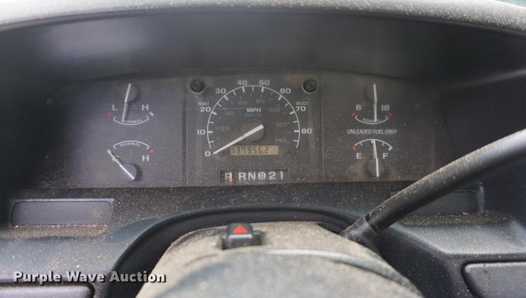 image for item DB6032 1995 Ford F450 truck cab and chassis