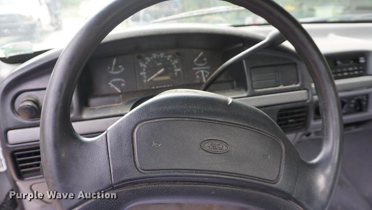 image for item DB6032 1995 Ford F450 truck cab and chassis