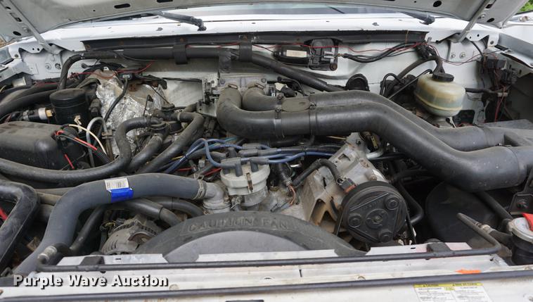 image for item DB6032 1995 Ford F450 truck cab and chassis