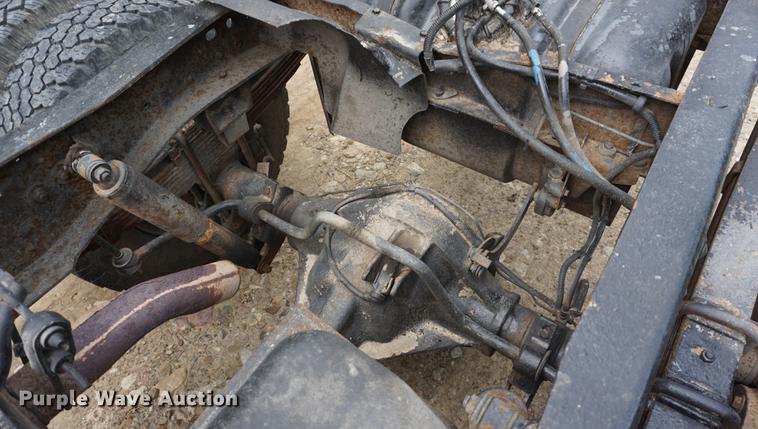 image for item DB6032 1995 Ford F450 truck cab and chassis