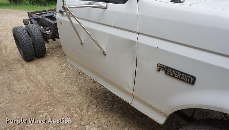 image for item DB6032 1995 Ford F450 truck cab and chassis