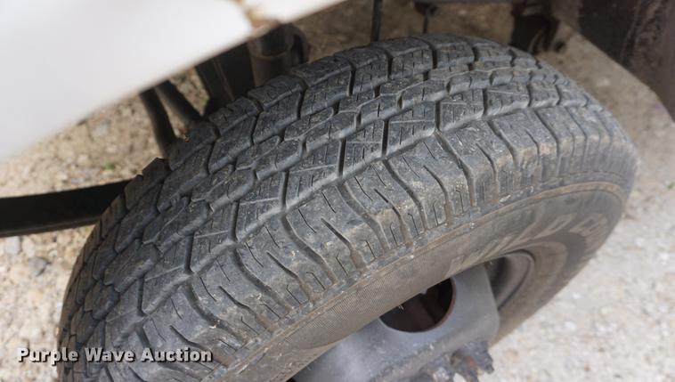 image for item DB6032 1995 Ford F450 truck cab and chassis