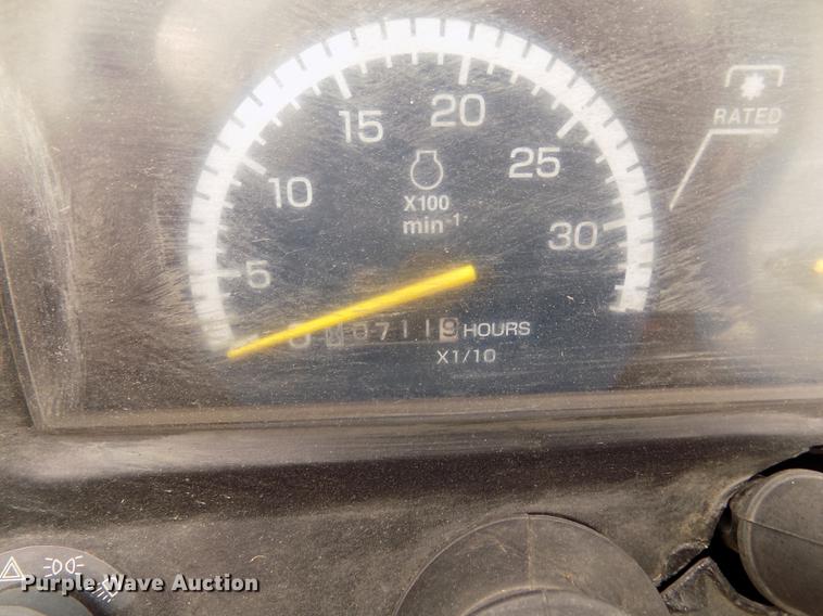 image for item DB8730 2006 John Deere 2320 MFWD tractor