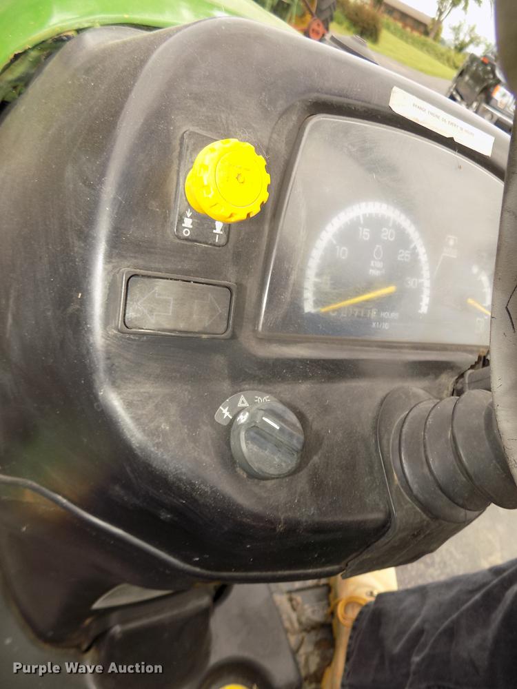 image for item DB8730 2006 John Deere 2320 MFWD tractor