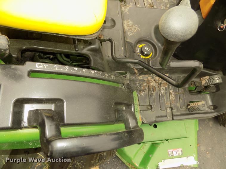 image for item DB8730 2006 John Deere 2320 MFWD tractor