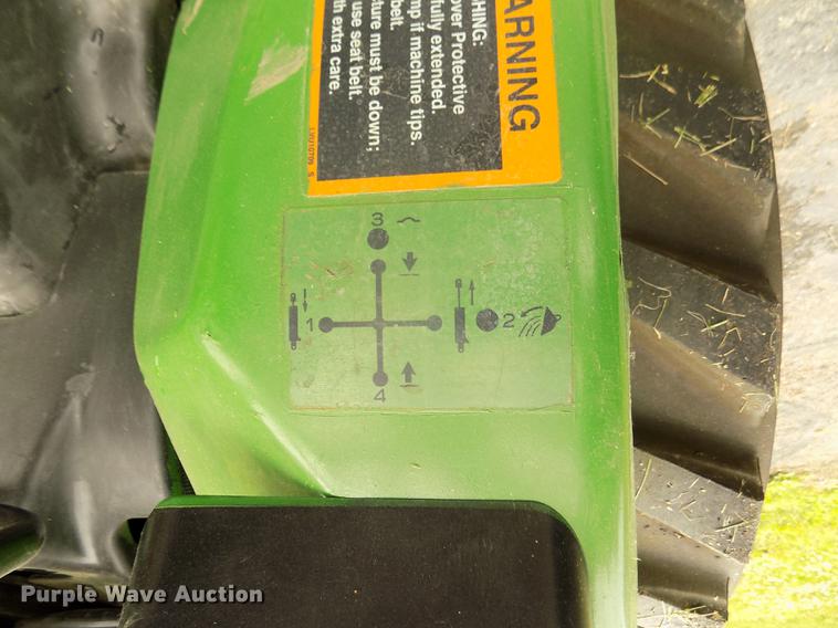 image for item DB8730 2006 John Deere 2320 MFWD tractor