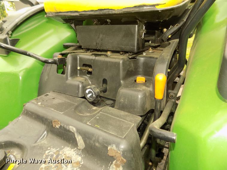 image for item DB8730 2006 John Deere 2320 MFWD tractor