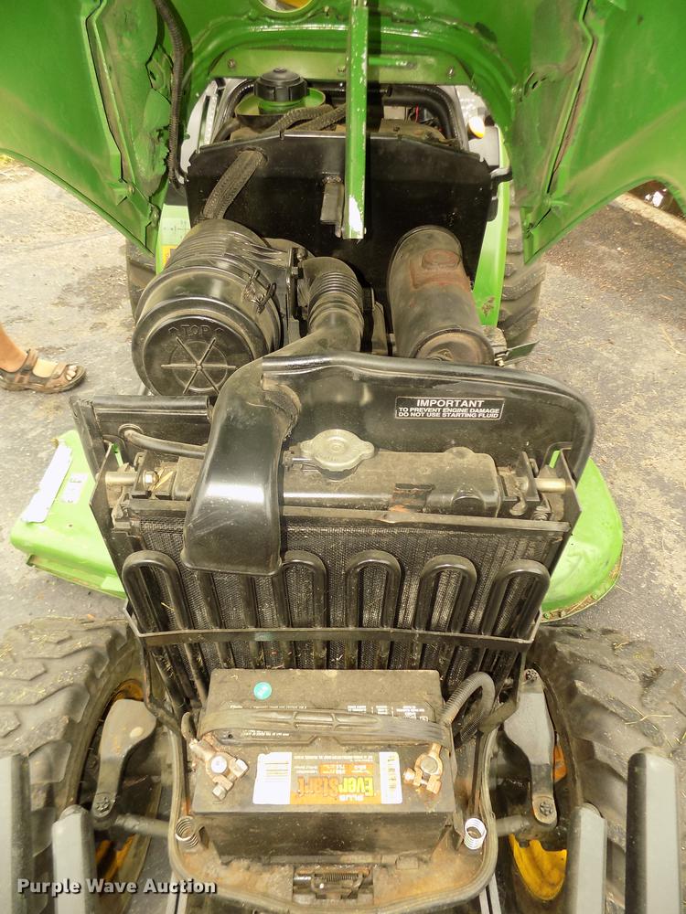 image for item DB8730 2006 John Deere 2320 MFWD tractor