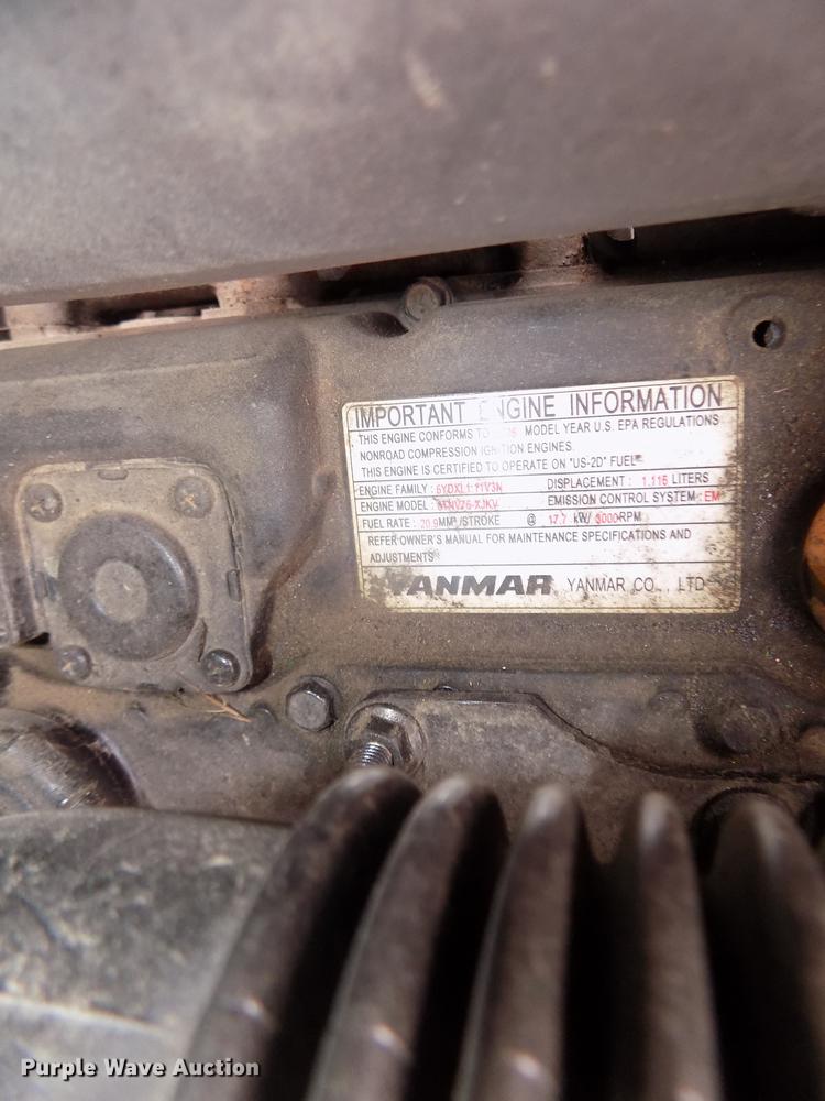 image for item DB8730 2006 John Deere 2320 MFWD tractor