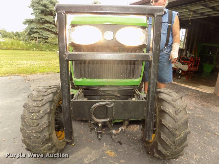 image for item DB8730 2006 John Deere 2320 MFWD tractor