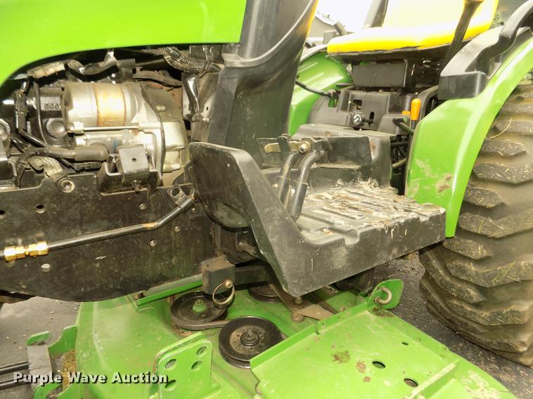 image for item DB8730 2006 John Deere 2320 MFWD tractor