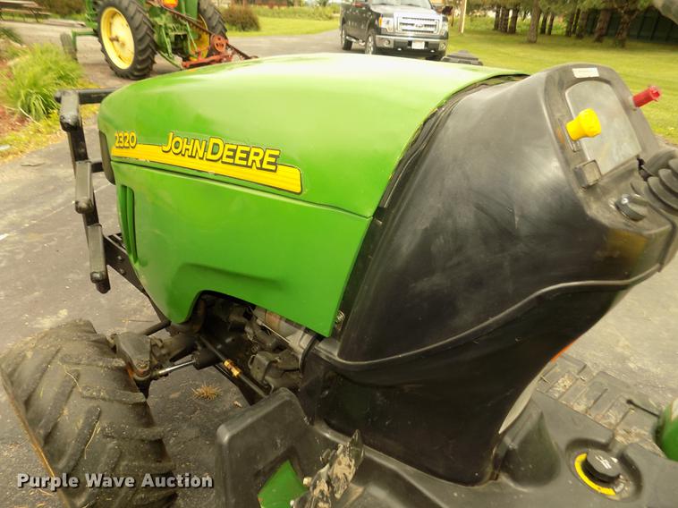 image for item DB8730 2006 John Deere 2320 MFWD tractor