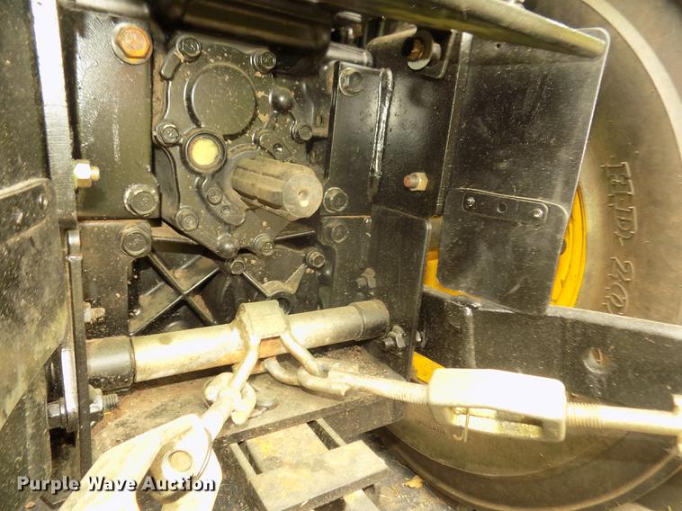 image for item DB8730 2006 John Deere 2320 MFWD tractor