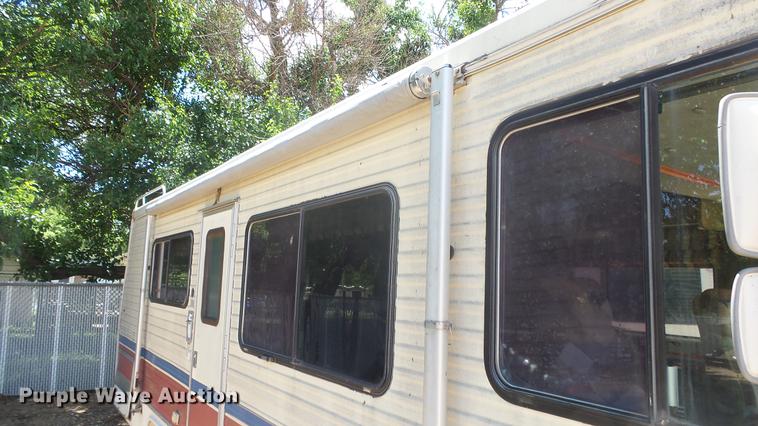 image for item DC3057 1981 Pace Arrow RV