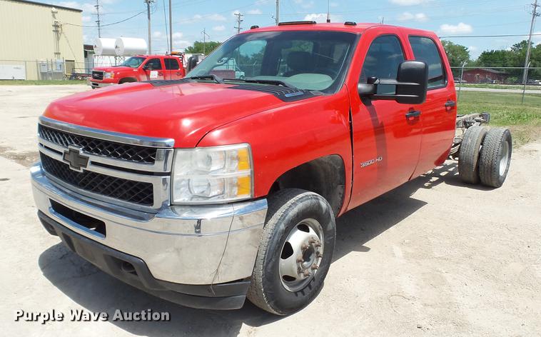 image for item DC4192 2011 Chevrolet Silverado 3500HD Crew Cab pickup truck cab and chassis