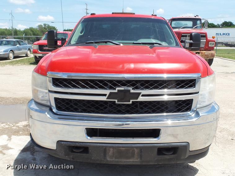 image for item DC4192 2011 Chevrolet Silverado 3500HD Crew Cab pickup truck cab and chassis