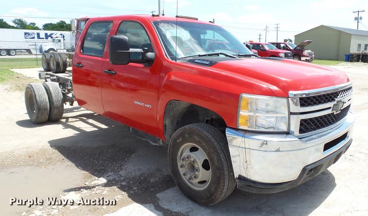 image for item DC4192 2011 Chevrolet Silverado 3500HD Crew Cab pickup truck cab and chassis