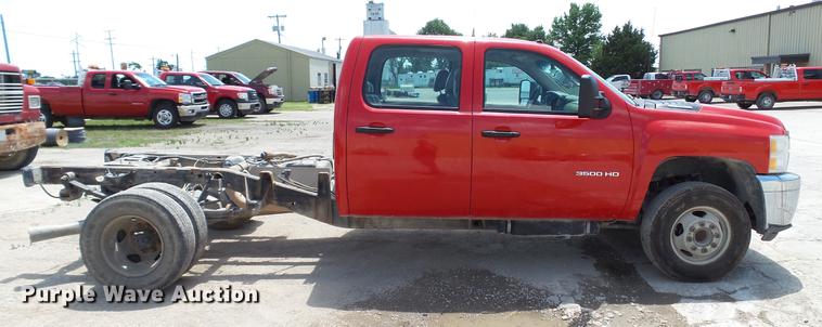 image for item DC4192 2011 Chevrolet Silverado 3500HD Crew Cab pickup truck cab and chassis