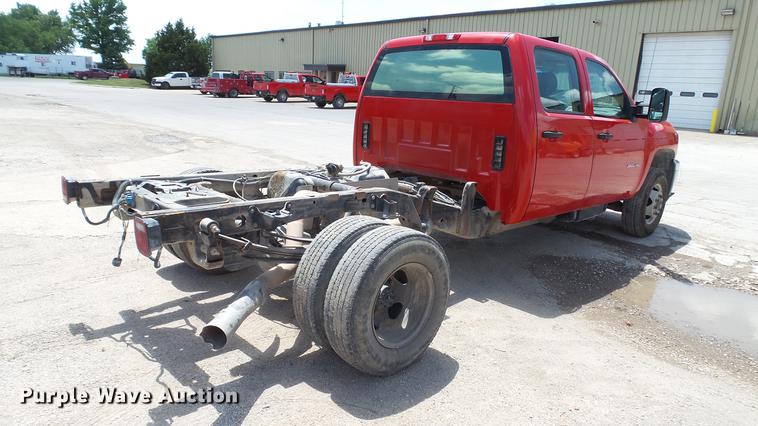 image for item DC4192 2011 Chevrolet Silverado 3500HD Crew Cab pickup truck cab and chassis