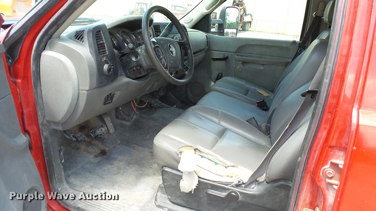 image for item DC4192 2011 Chevrolet Silverado 3500HD Crew Cab pickup truck cab and chassis