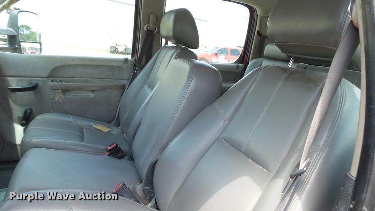 image for item DC4192 2011 Chevrolet Silverado 3500HD Crew Cab pickup truck cab and chassis