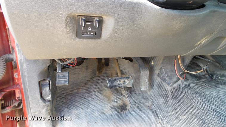 image for item DC4192 2011 Chevrolet Silverado 3500HD Crew Cab pickup truck cab and chassis