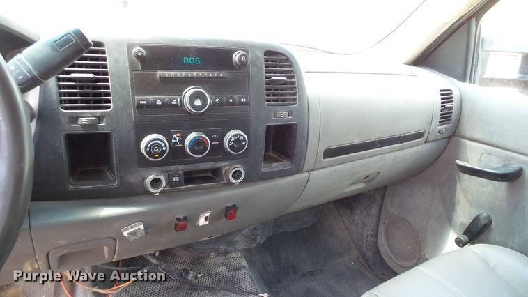 image for item DC4192 2011 Chevrolet Silverado 3500HD Crew Cab pickup truck cab and chassis