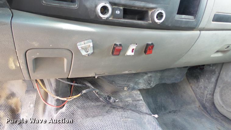 image for item DC4192 2011 Chevrolet Silverado 3500HD Crew Cab pickup truck cab and chassis