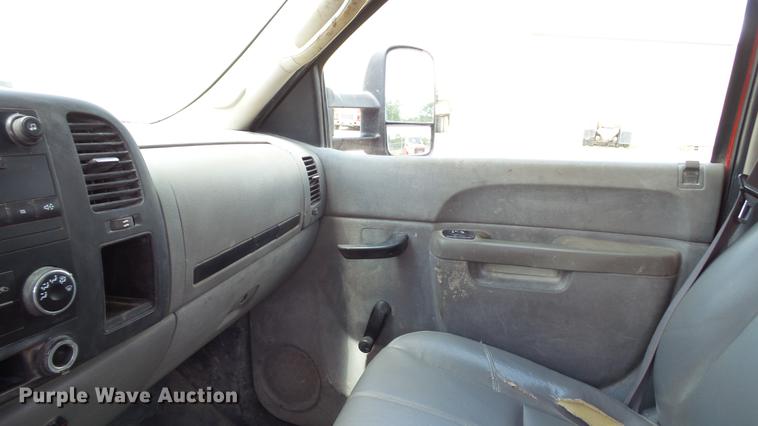 image for item DC4192 2011 Chevrolet Silverado 3500HD Crew Cab pickup truck cab and chassis