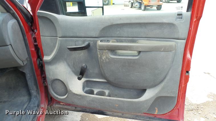image for item DC4192 2011 Chevrolet Silverado 3500HD Crew Cab pickup truck cab and chassis