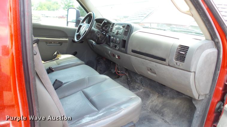 image for item DC4192 2011 Chevrolet Silverado 3500HD Crew Cab pickup truck cab and chassis