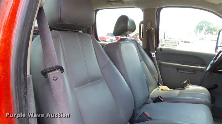 image for item DC4192 2011 Chevrolet Silverado 3500HD Crew Cab pickup truck cab and chassis