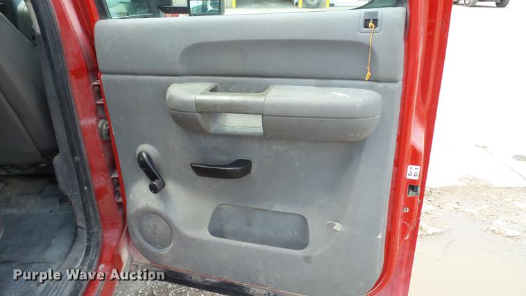 image for item DC4192 2011 Chevrolet Silverado 3500HD Crew Cab pickup truck cab and chassis