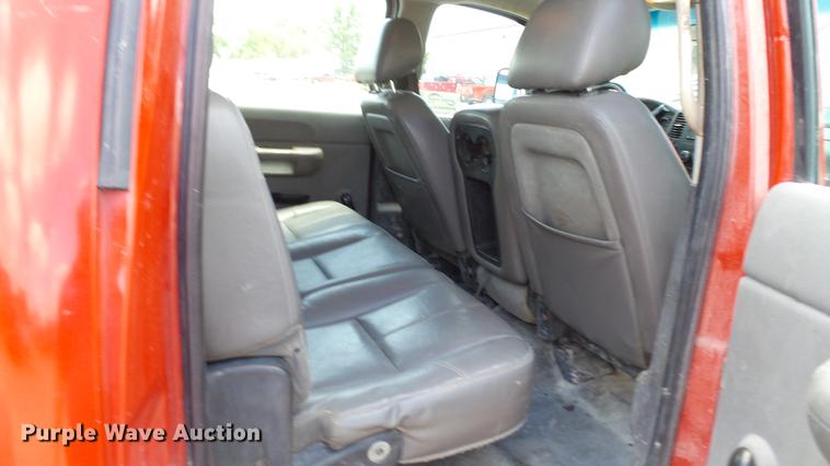 image for item DC4192 2011 Chevrolet Silverado 3500HD Crew Cab pickup truck cab and chassis