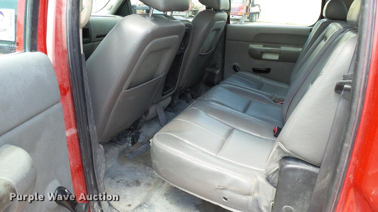 image for item DC4192 2011 Chevrolet Silverado 3500HD Crew Cab pickup truck cab and chassis