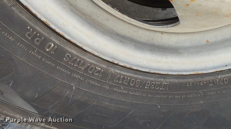 image for item DC4192 2011 Chevrolet Silverado 3500HD Crew Cab pickup truck cab and chassis