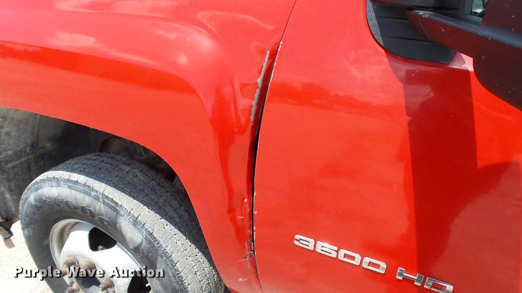 image for item DC4192 2011 Chevrolet Silverado 3500HD Crew Cab pickup truck cab and chassis