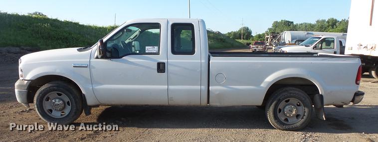 image for item DC4712 2005 Ford F250 Super Duty SuperCab pickup truck