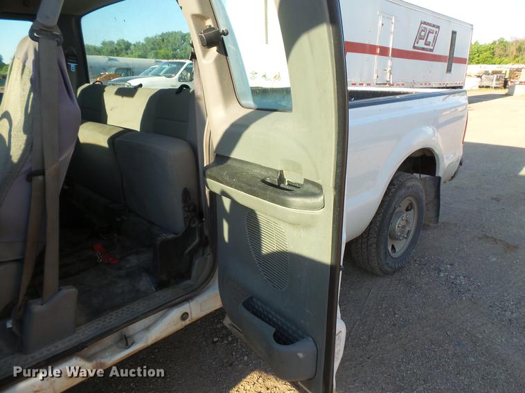 image for item DC4712 2005 Ford F250 Super Duty SuperCab pickup truck