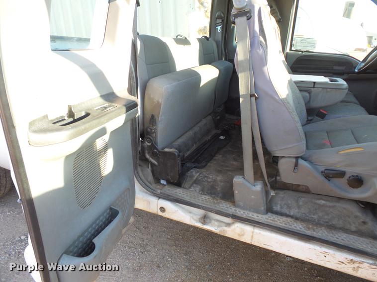 image for item DC4712 2005 Ford F250 Super Duty SuperCab pickup truck