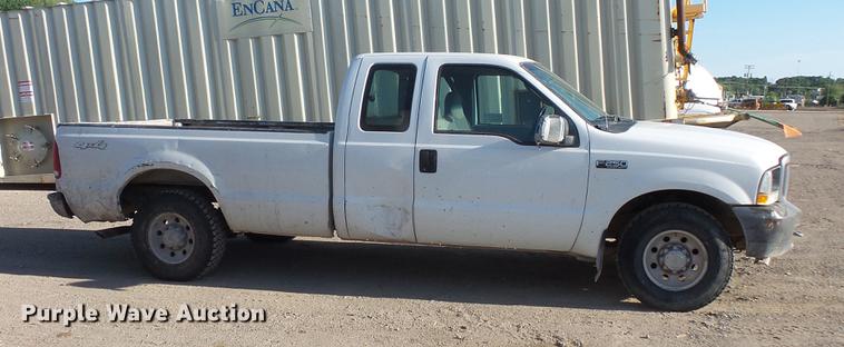 image for item DC4714 2004 Ford F250 Super Duty SuperCab pickup truck