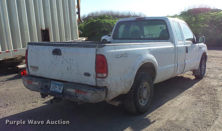 image for item DC4714 2004 Ford F250 Super Duty SuperCab pickup truck