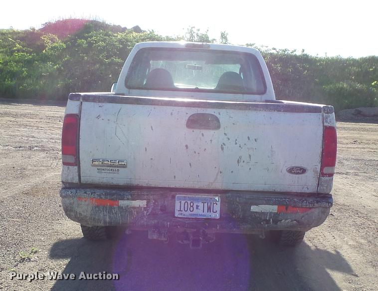 image for item DC4714 2004 Ford F250 Super Duty SuperCab pickup truck