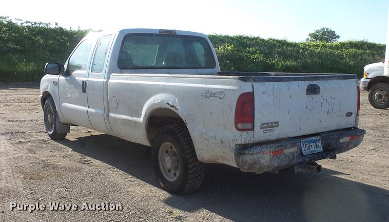 image for item DC4714 2004 Ford F250 Super Duty SuperCab pickup truck