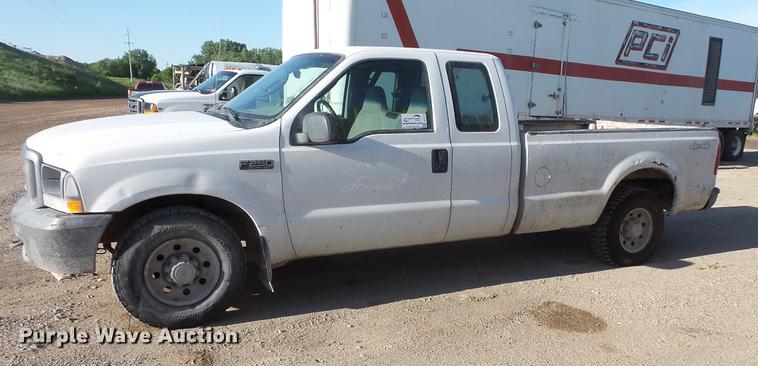image for item DC4714 2004 Ford F250 Super Duty SuperCab pickup truck