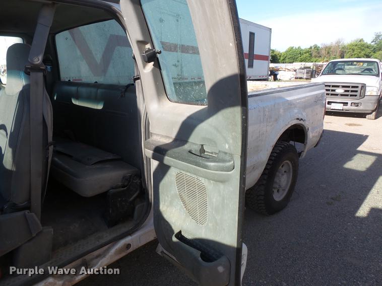 image for item DC4714 2004 Ford F250 Super Duty SuperCab pickup truck