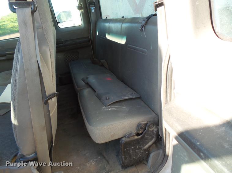 image for item DC4714 2004 Ford F250 Super Duty SuperCab pickup truck