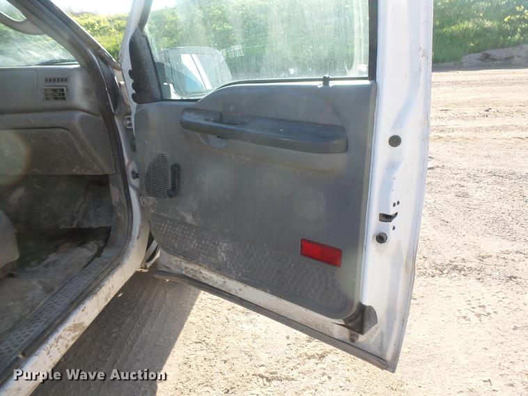 image for item DC4714 2004 Ford F250 Super Duty SuperCab pickup truck